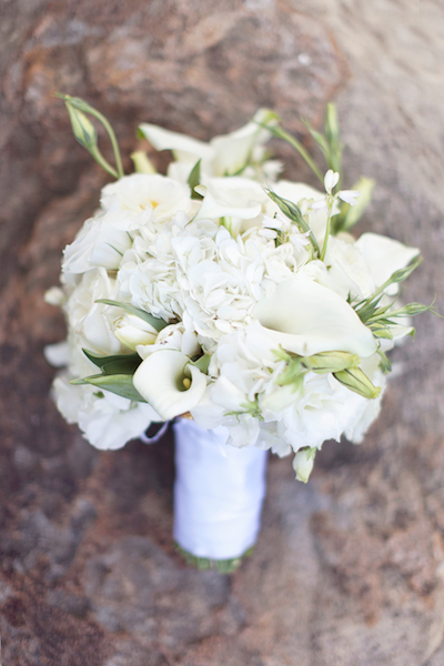 white flower bouquet